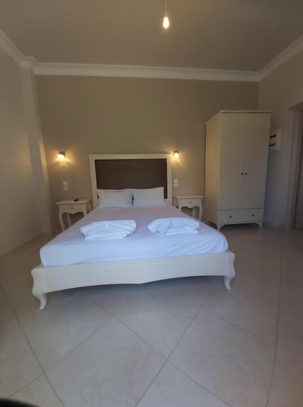 Konstantinos Apartments Ammoudia Phòng bức ảnh