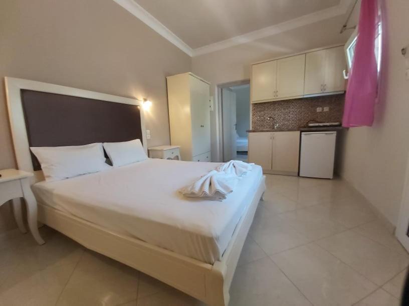 Konstantinos Apartments Ammoudia Phòng bức ảnh
